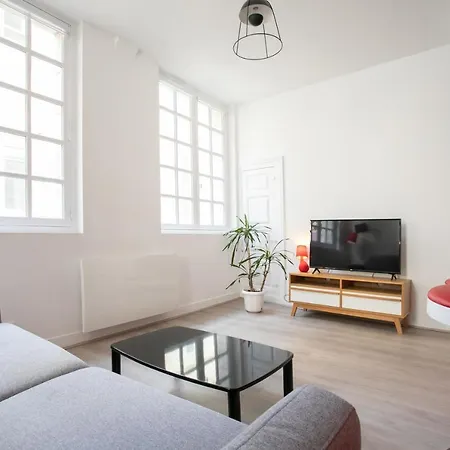 Corps Et Graphi Apartament