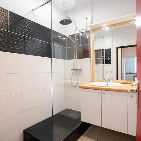 Corps Et Graphi Apartament